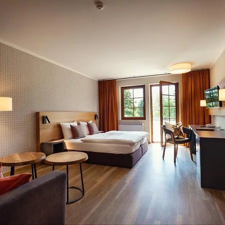 Waldhotel Kreuztanne 호텔 4*