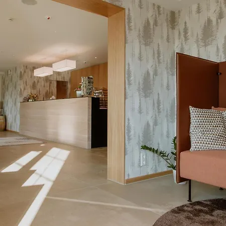 Waldhotel Kreuztanne מלון Sayda