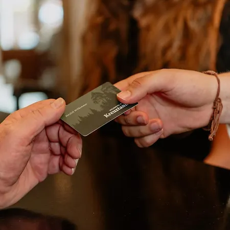 Waldhotel Kreuztanne מלון Sayda