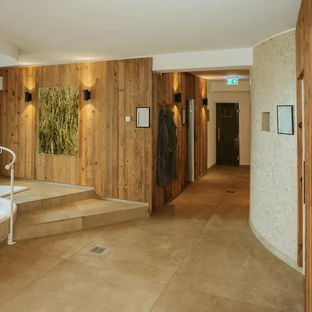 Waldhotel Kreuztanne Otel 4*