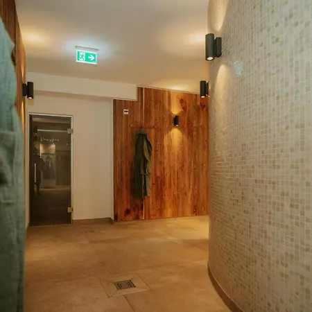 فندق Waldhotel Kreuztanne 4*