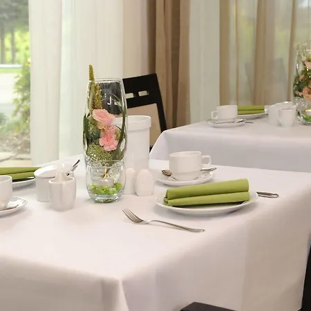 Waldhotel Kreuztanne 호텔 4*