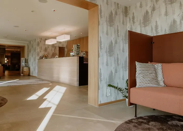 Waldhotel Kreuztanne فندق Sayda