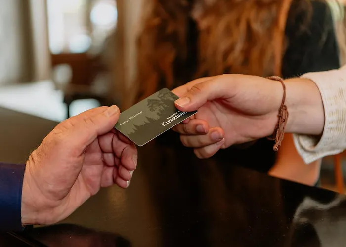 Waldhotel Kreuztanne فندق Sayda