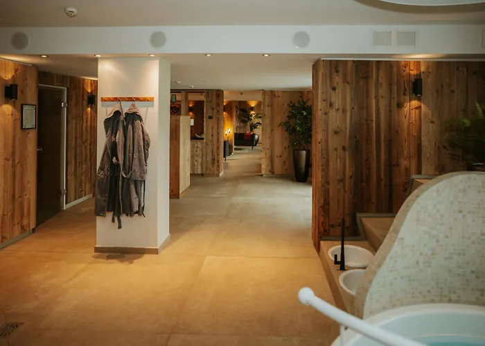 فندق Waldhotel Kreuztanne 4*