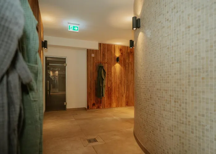 فندق Waldhotel Kreuztanne 4*