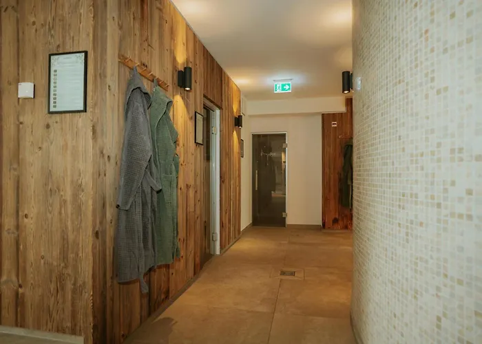 Waldhotel Kreuztanne فندق 4*